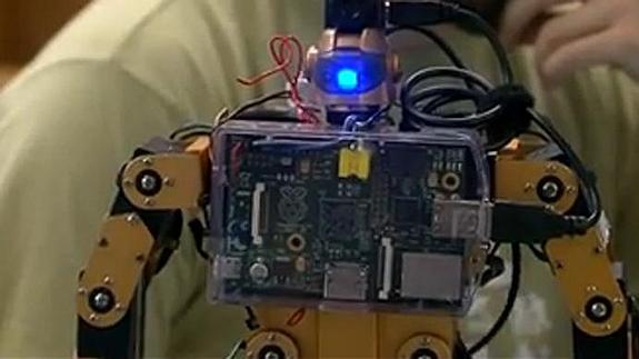 Valencia acoge una competición de robots humanoides.