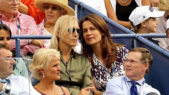 Martina Navratilova y su novia Julia Lemigova en una imagen de archivo del pasado US Open de 2013. AFP