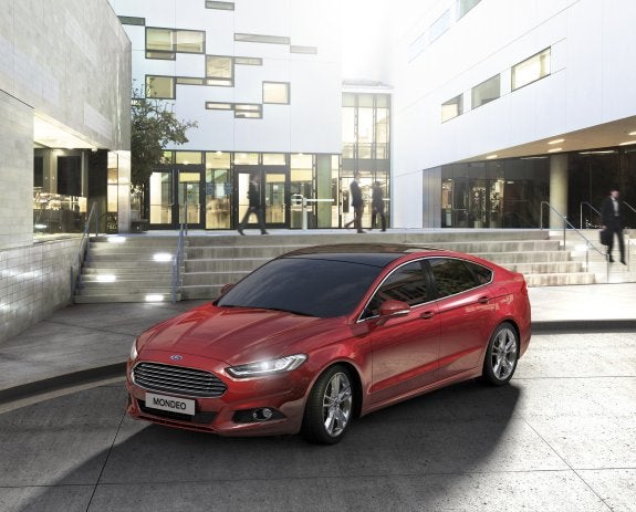 Nuevo Ford Mondeo que se fabrica en Almussafes. :: LP