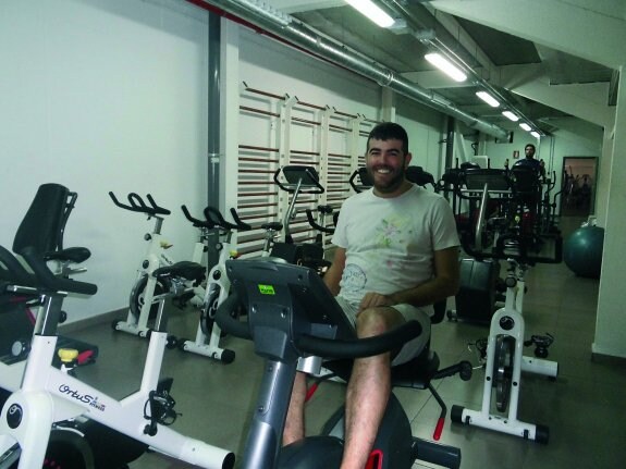 El concejal de Deportes, en el nuevo gimnasio. LP