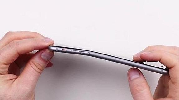 iPhone 6 doblado.