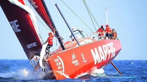 El Mapfre Team, en la regata de hoy en aguas de Alicante.