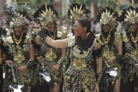 Desfile de una comparsa mora en Ontinyent.
