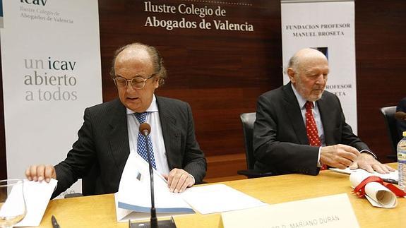 El presidente del Colegio de Abogados junto al exjefe de la Casa Real en el acto de ayer.