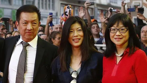 Cherie Lim, segunda esposa de Peter Lim, entre su marido y Lay Hoon. 