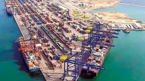 Vista aérea de la terminal de contenedores del puerto de Valencia.
