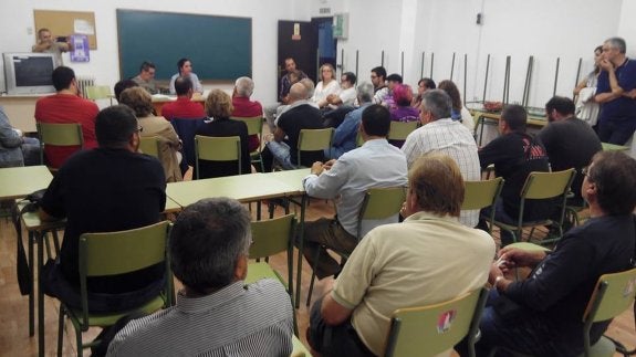Un momento de la primera asamblea de Guanyem Dénia que sirvió de toma de contacto. :: LP