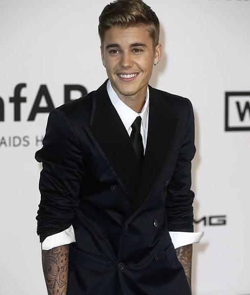 Justin Bieber y su padre abandonan a su perro tras arrojarlo por una ventana