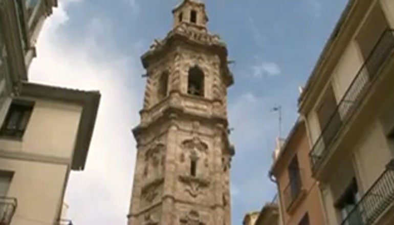 La torre de Santa Catalina, un icono de Valencia a oscuras