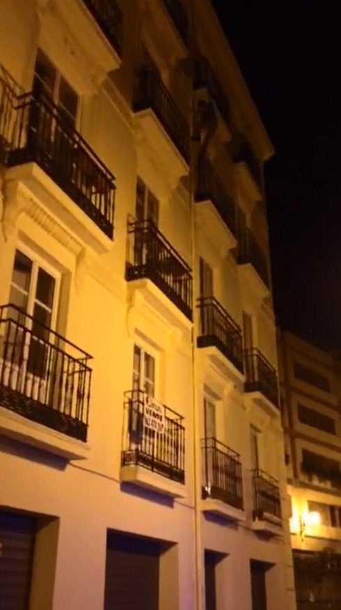 El hombre que cayó de un tercer piso denunció a un club de alterne