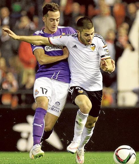 Carles Gil, en una acción del partido de Copa contra el Espanyol. 