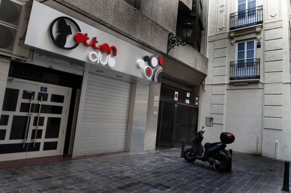 Uno de los locales de alterne investigados. :: jesús signes