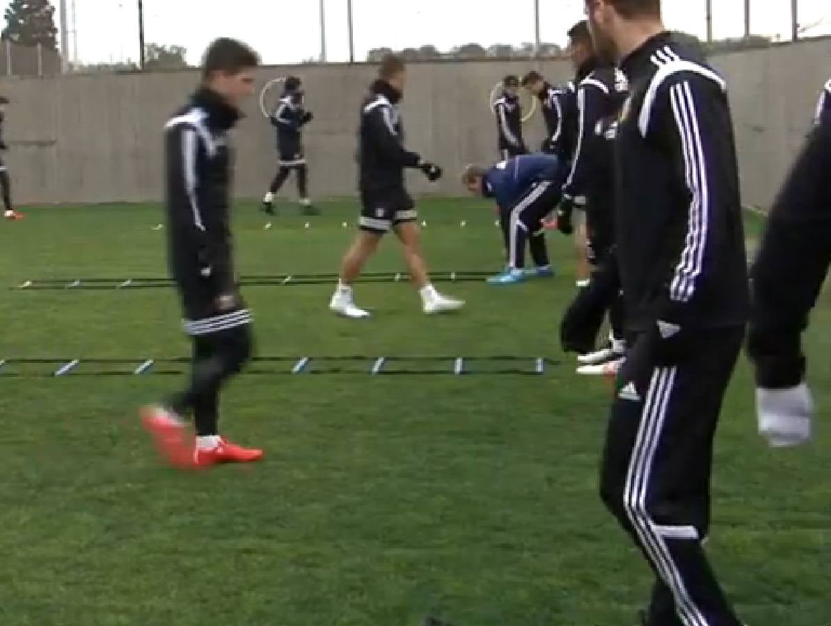 Alta intensidad en el entrenamiento matinal del Valencia CF