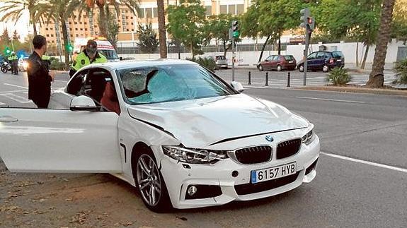 El coche que atropelló al corredor, el 6 de diciembre, poco después del accidente.