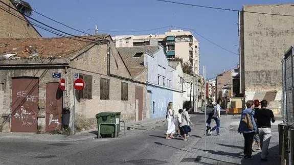 Una de las calles incluidas en el plan urbanístico, en una imagen reciente.