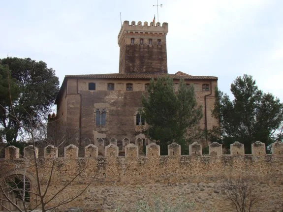 Vista del castillo de Benisanó, donde fue encarcelado el rey. :: lp