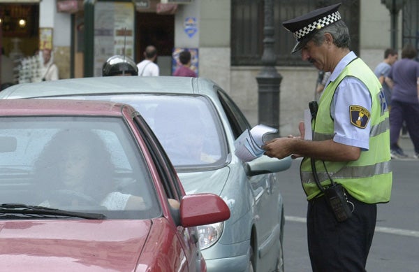 Los hombres reciben el triple de multas al volante que las mujeres