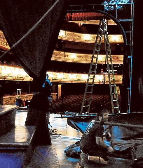 El patio de butacas del Principal, visto desde el escenario del teatro.