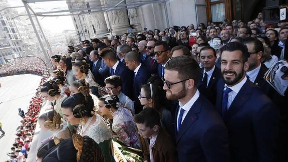 Negredo en la mascletà: «Esto es más bomba que yo»