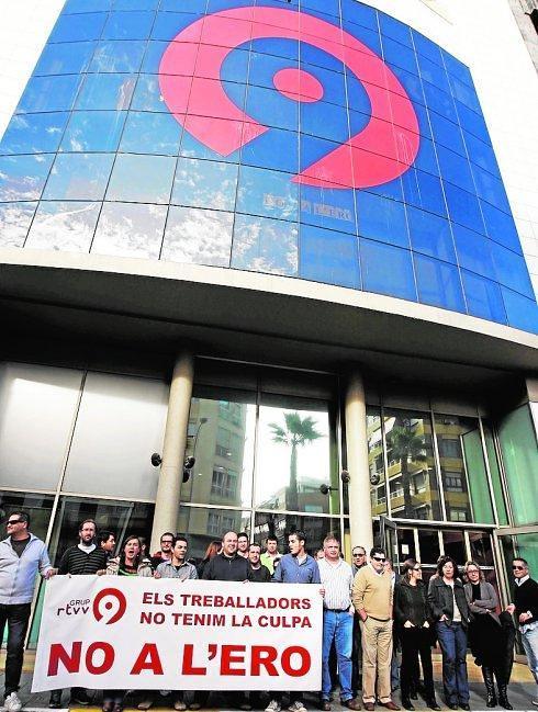 Protesta de trabajadores ante el edificio, en 2012. 