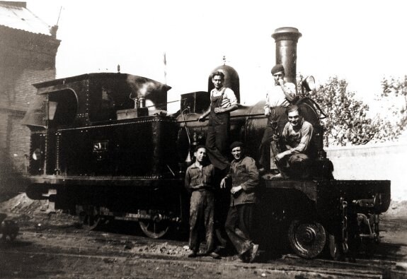 Locomotora de la línea Valencia-Jesús, en los años 50.:: archivo esteban gonzalo