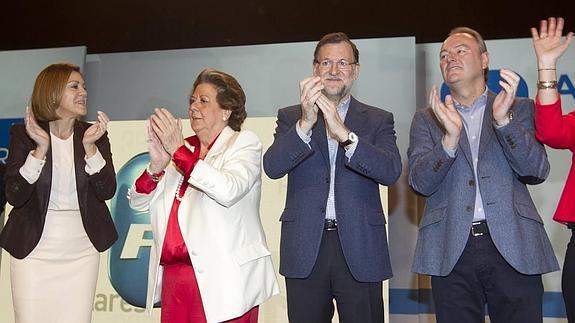 Barberá, junto a Rajoy en el acto de presentación de su candidatura. 