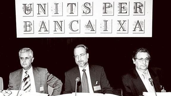 Julio de Miguel, Antonio Tirado y Emili Tortosa, en la asamblea general de Bancaixa de septiembre de 1997.