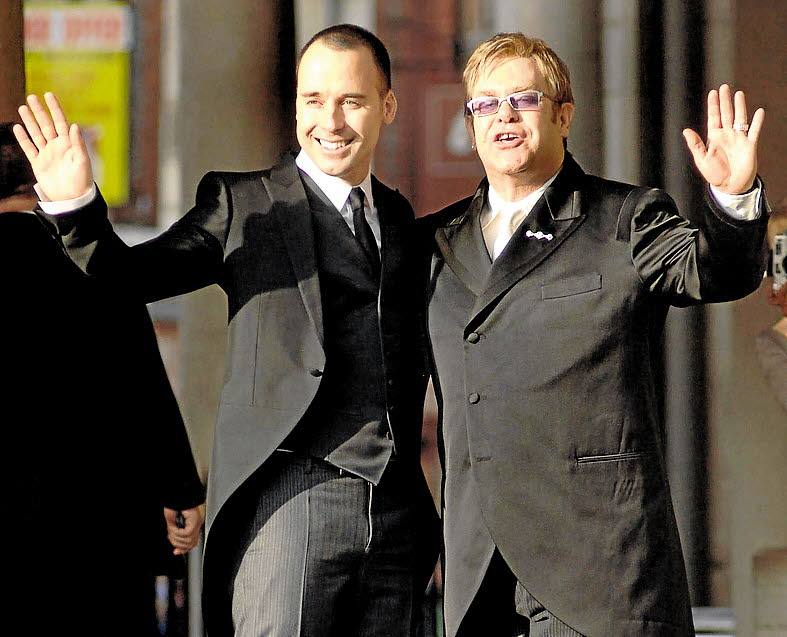 Elton John y David Furnish el día de su boda.