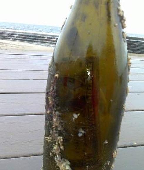 Aparece una botella con mensaje proveniente de EEUU en una playa canaria