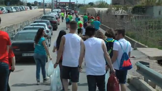 Los estudiantes se dirigen a la fiesta.