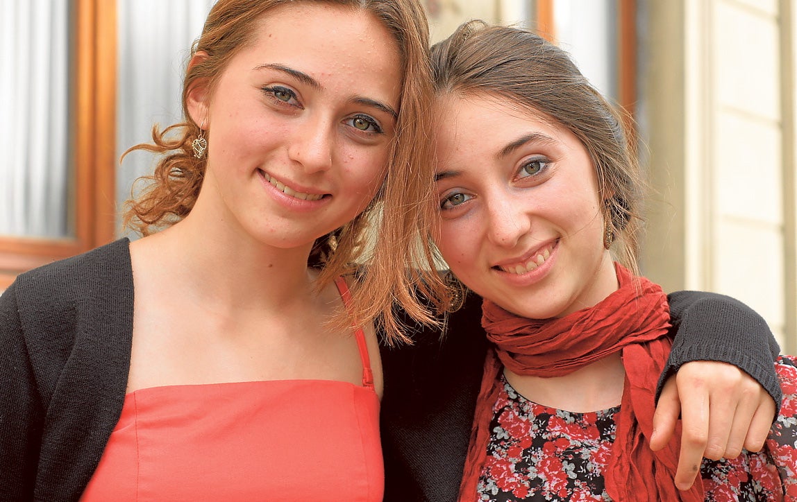 Las hermanas Cantó, Margarita y Lorena, viven y estudian juntas en la escuela Menuhin.