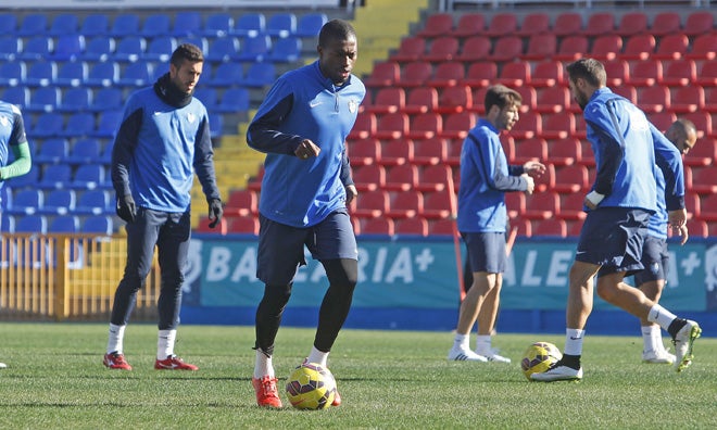 Pape Diop, en un entrenamiento con el Levante UD.