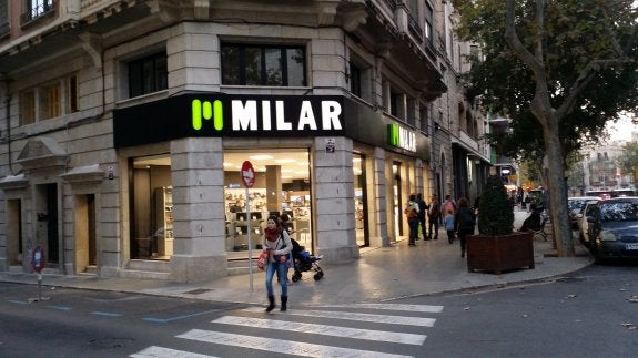 Entrada de una de las tiendas Milar. :: lp