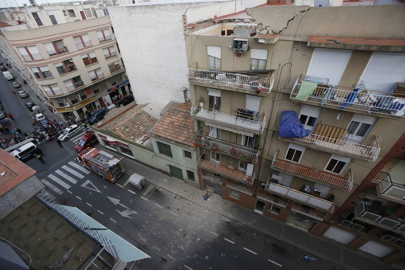 Un edificio de cinco plantas se desploma en Elche