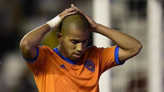 Feghouli se lamenta tras fallar una ocasión ante el Rayo.