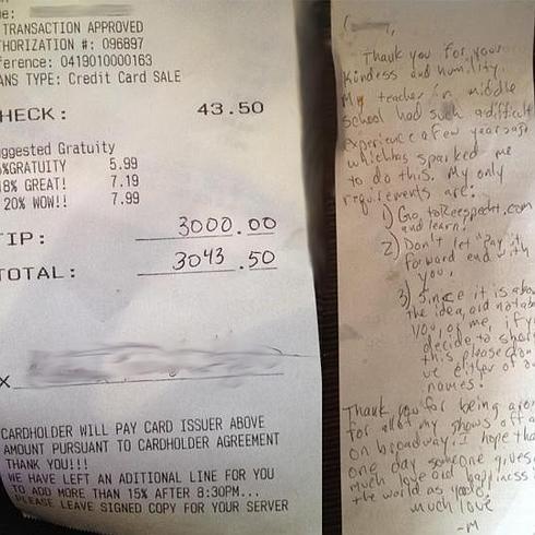 La cuenta del restaurante junto a la nota que dejó el ciudadano.