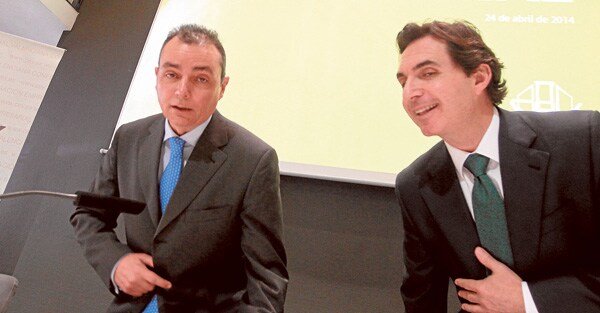 El presidente de la CEV, Salvador Navarro, y el secretario general, Ricardo Miralles, durante la asamblea de la patronal.