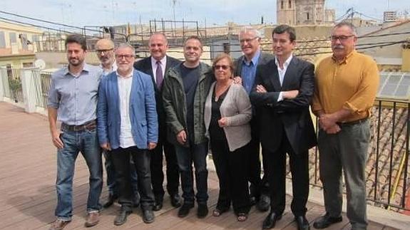 Nueva imagen de todos los partidos contra el PP