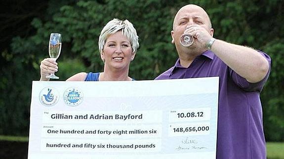 Adrian y Gillian Bayford se hicieron con los 190 millones de euros del Euromillón