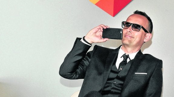 Mejide dejó 'Viajando con Chester' (Cuatro) en febrero y ahora ha fichado por la competencia y tendrá programa en Antena 3. :: atresmedia