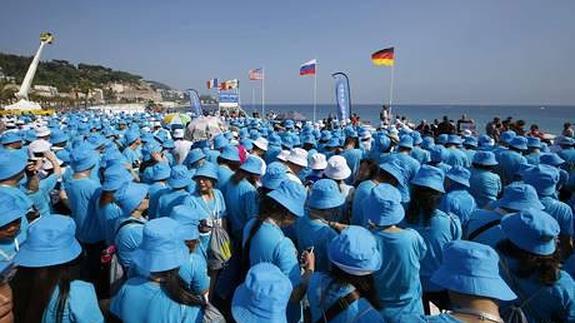 Los empleados, en una playa francesa.