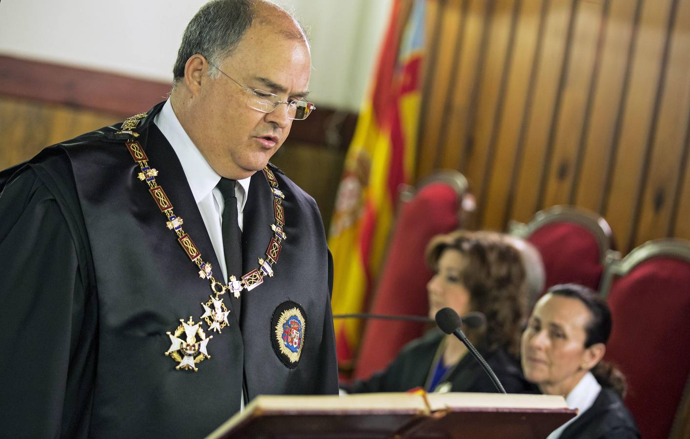 Toma de posesión de De Rosa.