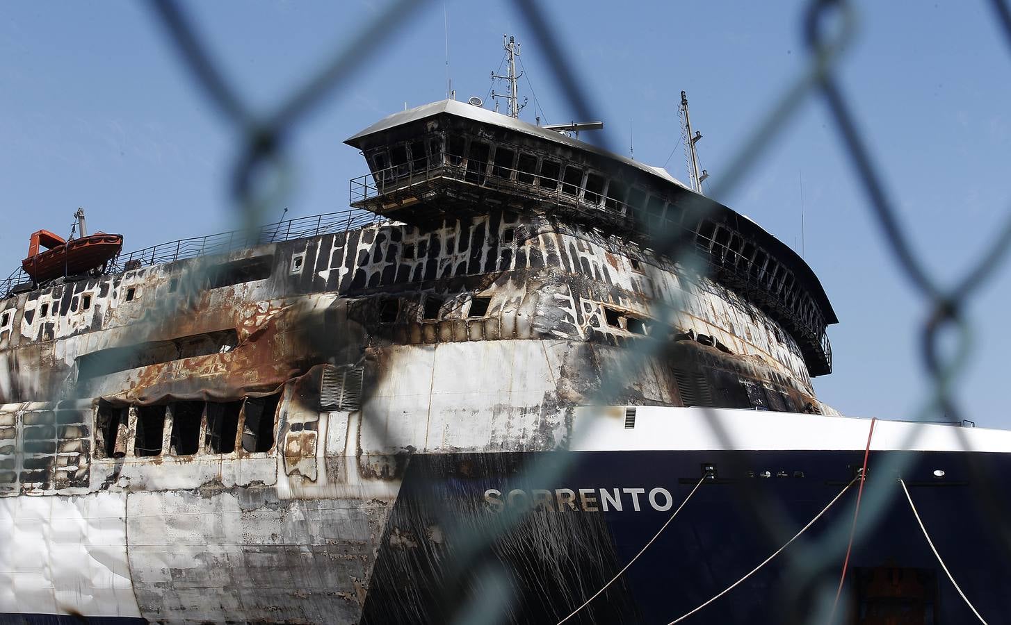 El ferry Sorrento anclado en Sagunto.