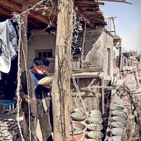 Un artesano en la ciudad histórica de Kashgar.