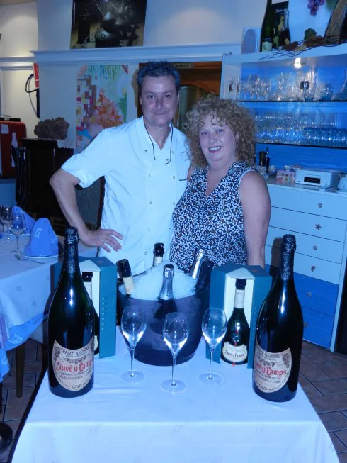 Maite Garrigós y Paco Parra en su restaurante Barbados. :: lp