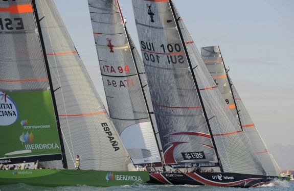 Algunos de los barcos participantes en la competición celebrada en Valencia.:: EFe/ Kai Försterling