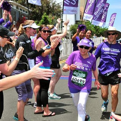 Harriette Thompson durante el maratón de San Diego.