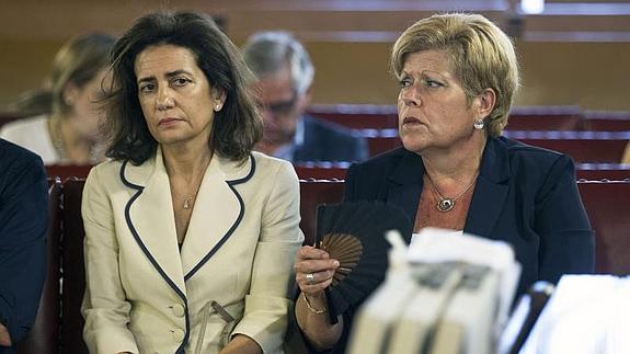 Angélica Such y Milagrosa Martínez, en el banquillo de los acusados.  