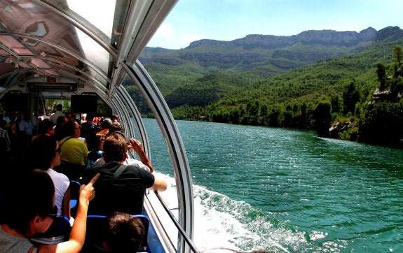 Cofrentes ofrece travesías por los ríos Júcar y Cabriel y también descensos en aguas bravas.:: lp