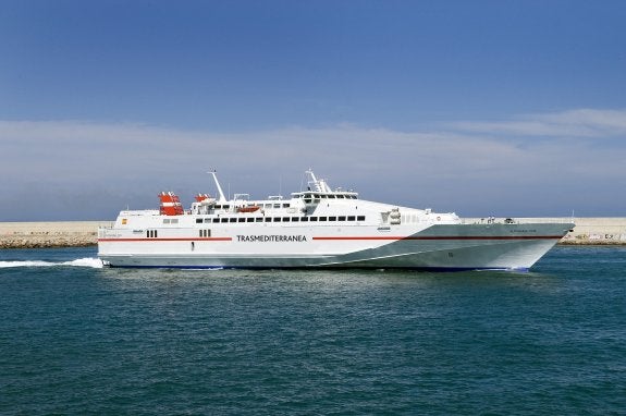 El 'fast-ferry' Almudaina Dos que cubrirá el trayecto Valencia-Ibiza.:: lp